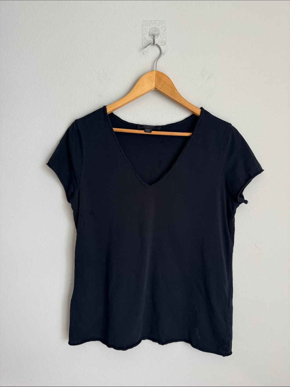 AllSaints Women’s Black V-Neck Raw Edge T-Shirt Size M 100% Cotton , size M - Picture 2 of 6